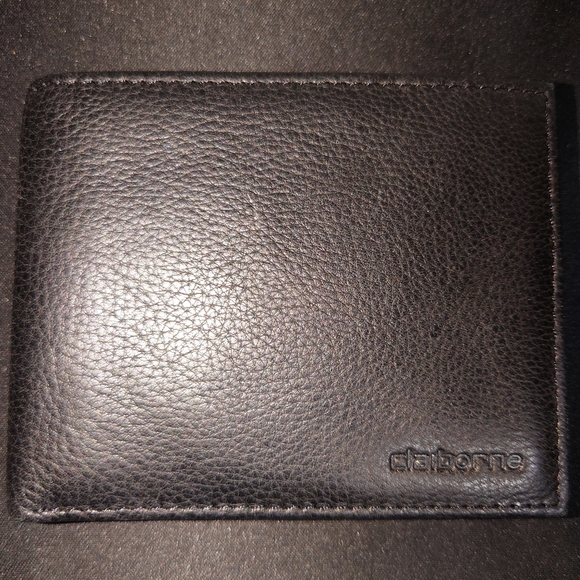 NEW Claiborne bifold wallet - Picture 3 of 4